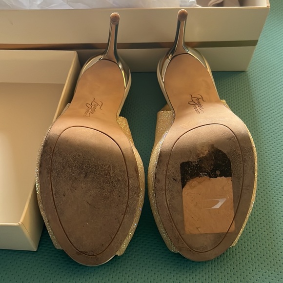 💜VINCE CAMUTO💜sz 7 IMAGINE CRYSTAL PAVI HEELS - Picture 3 of 3